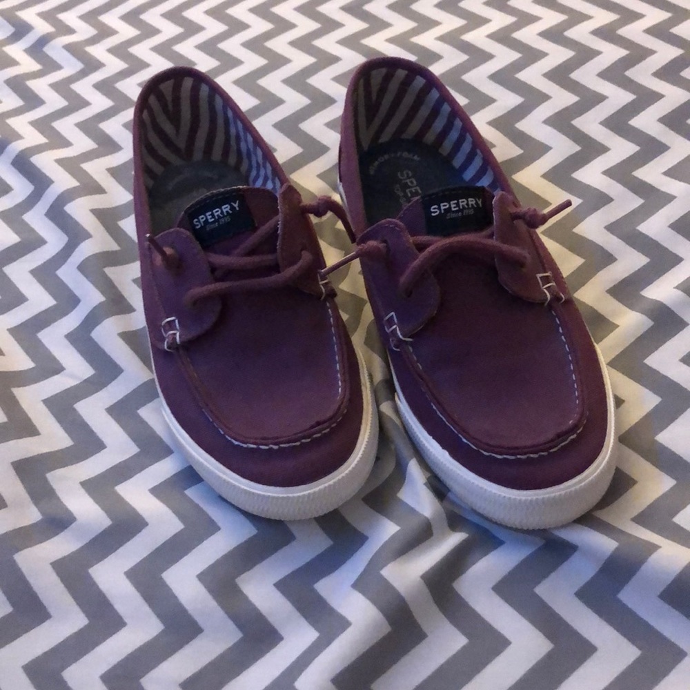 Girl sperrys